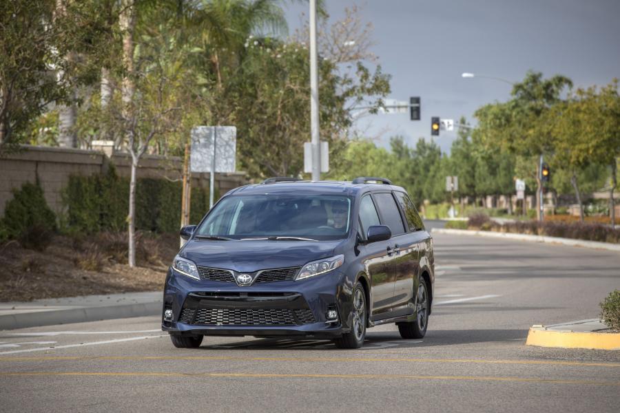  Toyota Sienna SE (XL30) 2017 года  (фото 8 из 34)